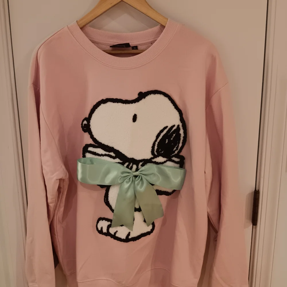 Peanuts Light Pink Crewneck Sweatshirt - Picture 3 of 5